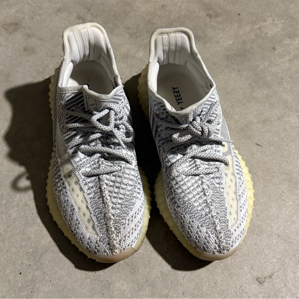 Adidas Yeezy boost 350z color white/grey size US 6 men’s / women’s 8
